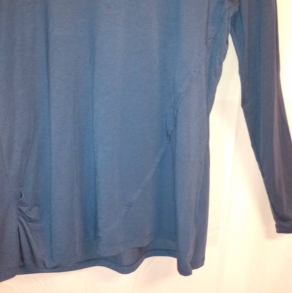 Athleta blue long sleeve scoop neck layered top - Picture 3 of 9